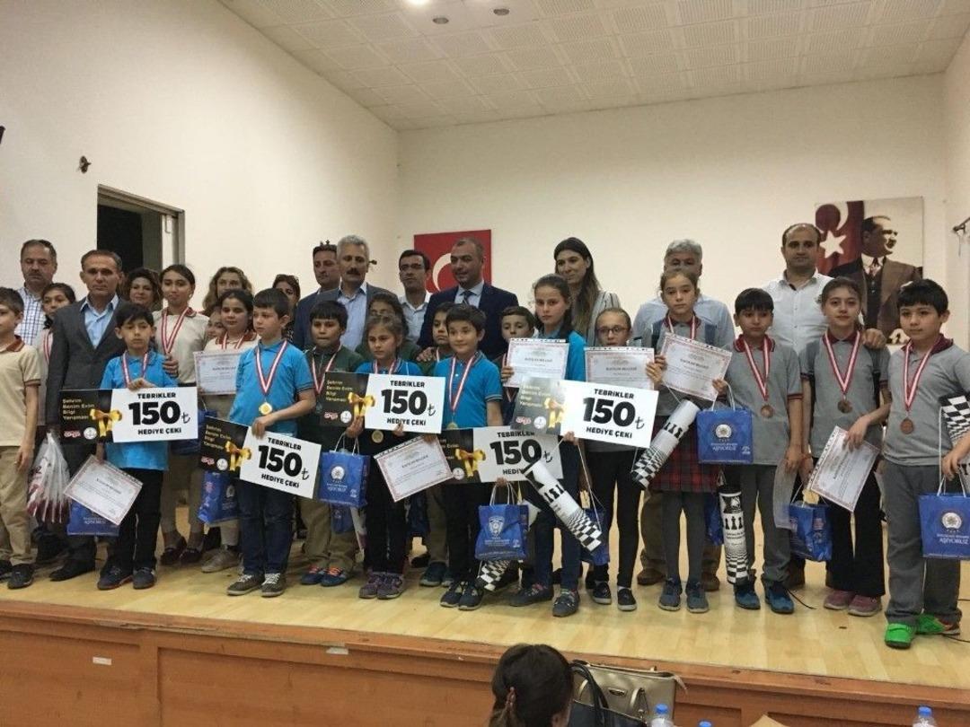 G&ouml;rdesli &Ouml;ğrenciler Bilgi Yarışmasının Şampiyonu Oldu