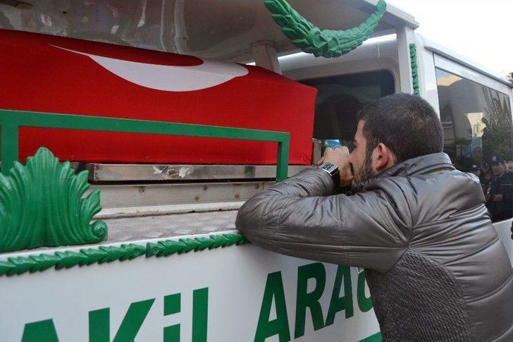 Hastanede Tedavi Görürken Şehit Olan Polis Toprağa Verildi G1