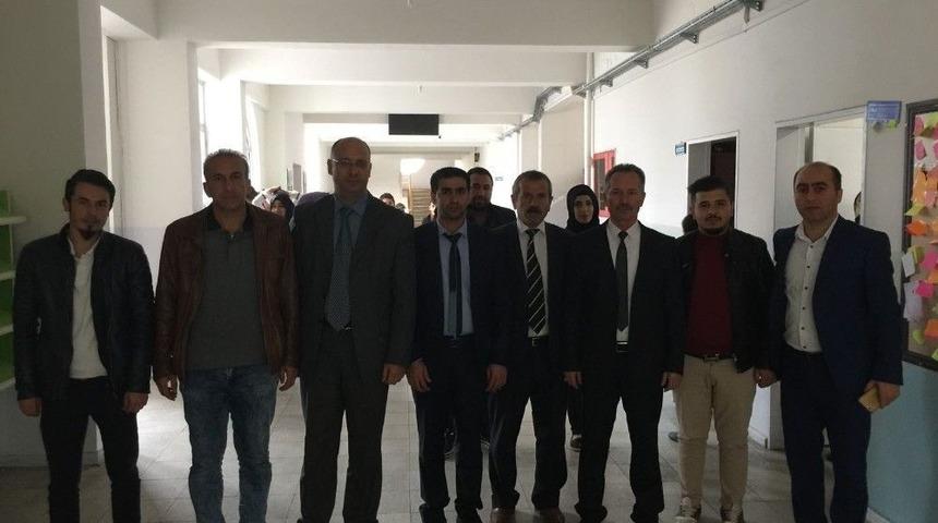 Kahta Myo’dan Gazi Ortaokulu Kütüphanesine Destek