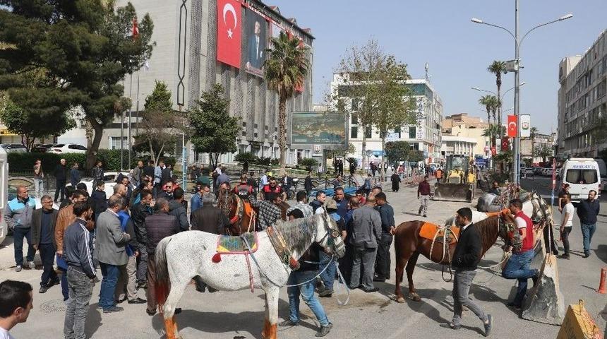 Şanlıurfa&rsquo;da At Arabası Sahiplerinden Eylem