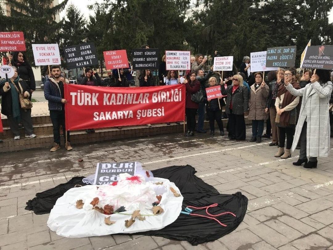 Tkb Sakarya Şubesi Kadına Şiddeti Protesto Etti
