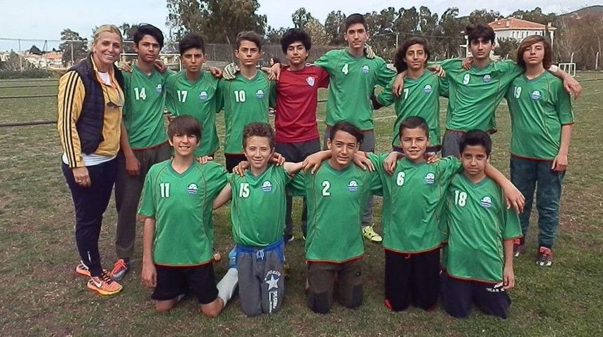 Foça’da Okulları Futbol Turnuvası Başladı