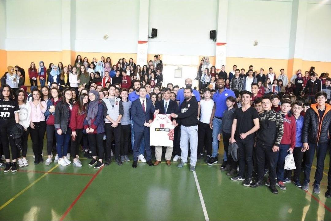 Karesispor, &Ouml;ğrenciler İle Buluştu