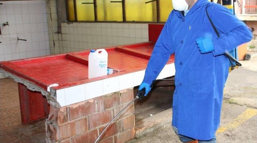 Ak&ccedil;akoca Belediyesi Ekipleri Pazaryerini İla&ccedil;ladı