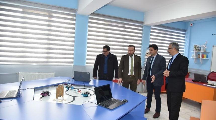 Başkan Doğan, Stem Sınıfına 3d Yazıcı Hediye Etti