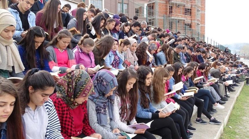 Nevruzu Kitap Okuyarak Karşıladılar