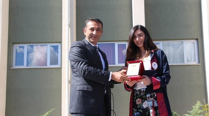 Fü’de 450 Öğretmen Adayının Mezuniyet Heyecanı