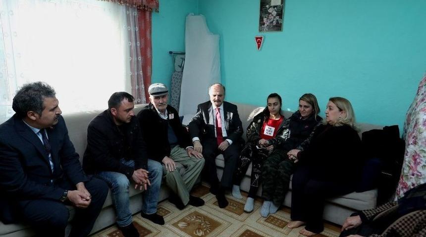 Vali Çakacak Ve Eşi Şehit Binbaşı Dunca’nın Ailesine Taziye Ziyaretinde Bulundu