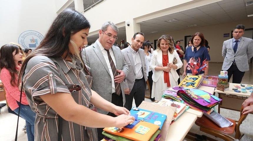 Üniversite Öğrencilerinden Materyal Sergisi