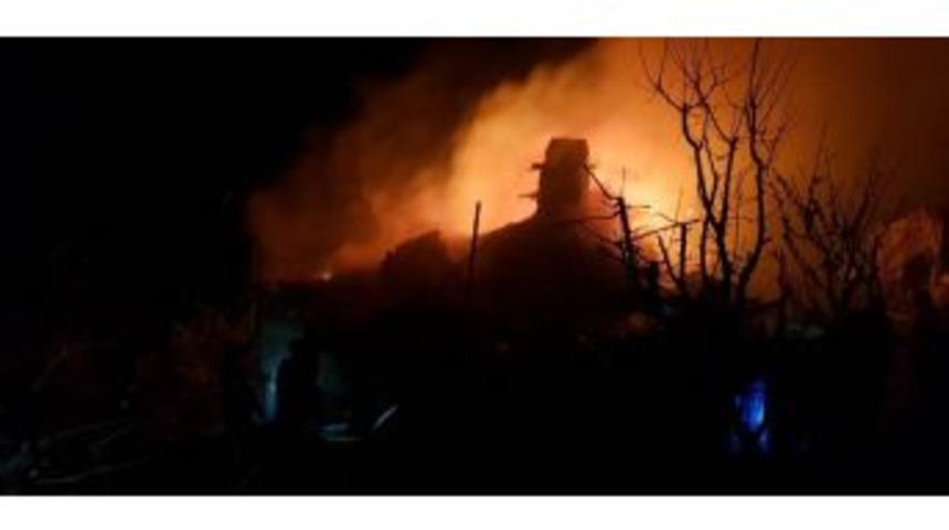 Isparta&rsquo;da &Ccedil;ıkan Yangında Bir Ev Kullanılamaz Hale Geldi