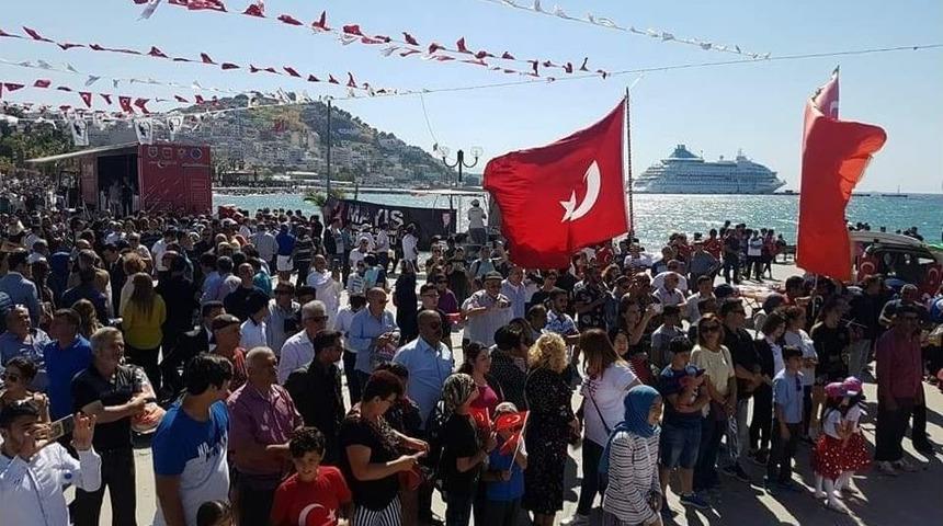 Kuşadası&rsquo;nda &ldquo;t&uuml;rk&ccedil;&uuml;l&uuml;k G&uuml;n&uuml;&rdquo; Kutlaması