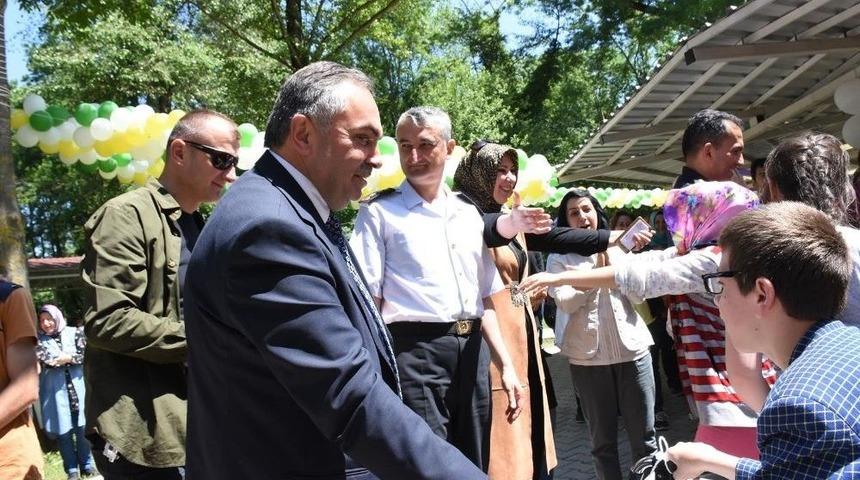 Geleneksel Piknik Renkli G&ouml;r&uuml;nt&uuml;lere Sahne Oldu