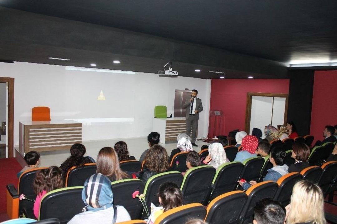 Pekfen&rsquo;de Anneler G&uuml;n&uuml; Coşkusu