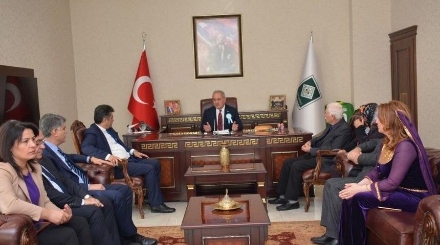 Kara: "benliklerini Kaybetmiş Olan Milletlerin Var Olması Ayakta Kalması M&uuml;mk&uuml;n Değil"