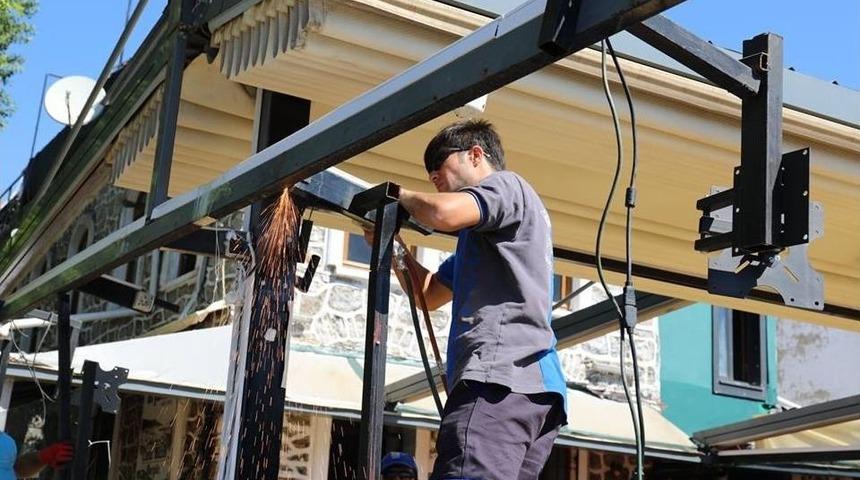 Marmaris&rsquo;te Ka&ccedil;ak G&ouml;lgeliklere Yıkım Kararı