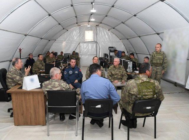 Genelkurmay Başkanı Akar, Kilis’teki Birlikleri Denetliyor