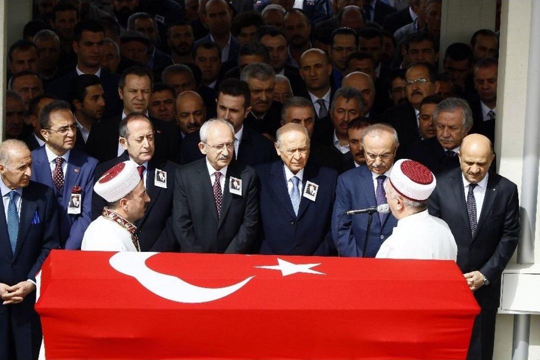 Deniz B&ouml;l&uuml;kbaşı Ebediyete Uğurlandı