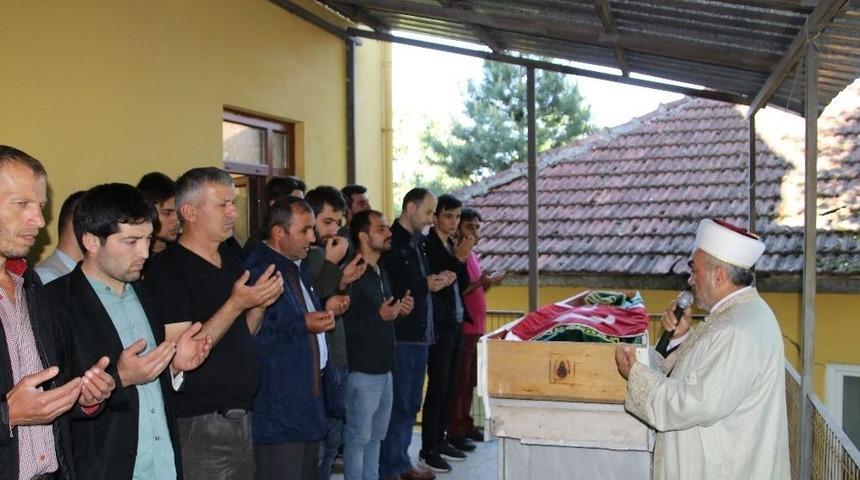 Cenazede &Ccedil;ıkan Kavgada &Ouml;len İmam Son Yolculuğuna Uğurlandı