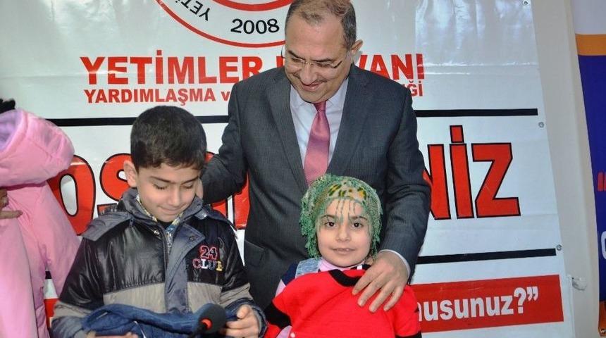 Yetim &Ccedil;ocukları Sevindirdiler