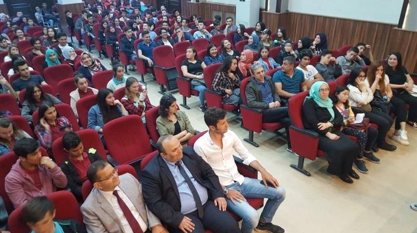 Devrek Gen&ccedil;lik Merkezi Tarafından Gen&ccedil;lere Y&ouml;nelik Konferans D&uuml;zenlendi