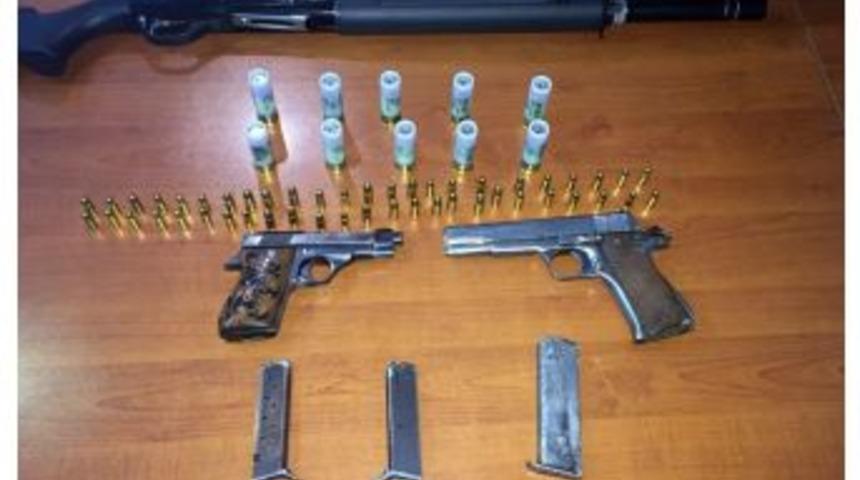 Adıyaman&rsquo;da Bir Evde Tabanca Ve T&uuml;fek Ele Ge&ccedil;irildi