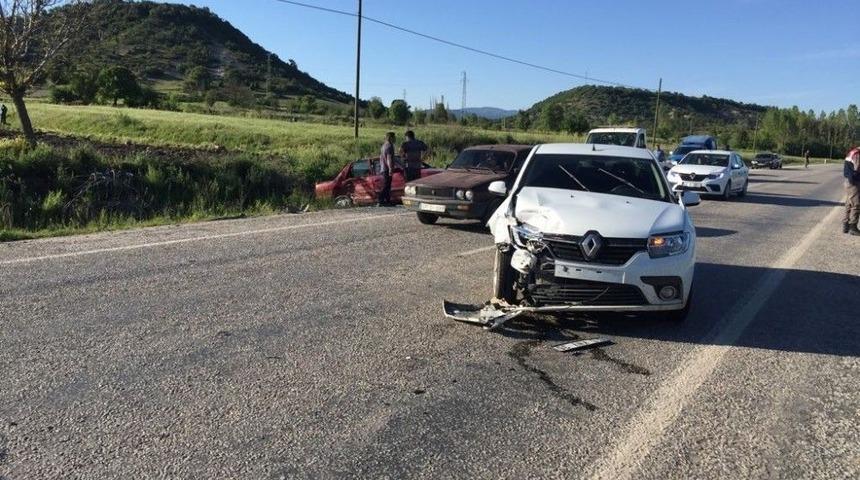 Domani&ccedil;&rsquo;te Trafik Kazası: 2 Yaralı