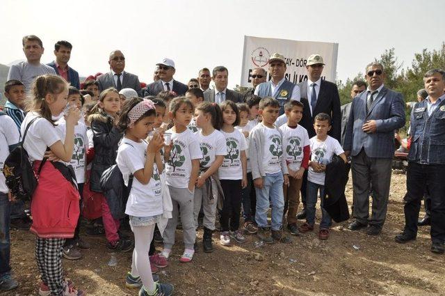 Hatay’da Ağaç Dostu Öğrenciler Bin 200 Fidanı Toprakla Buluşturdu