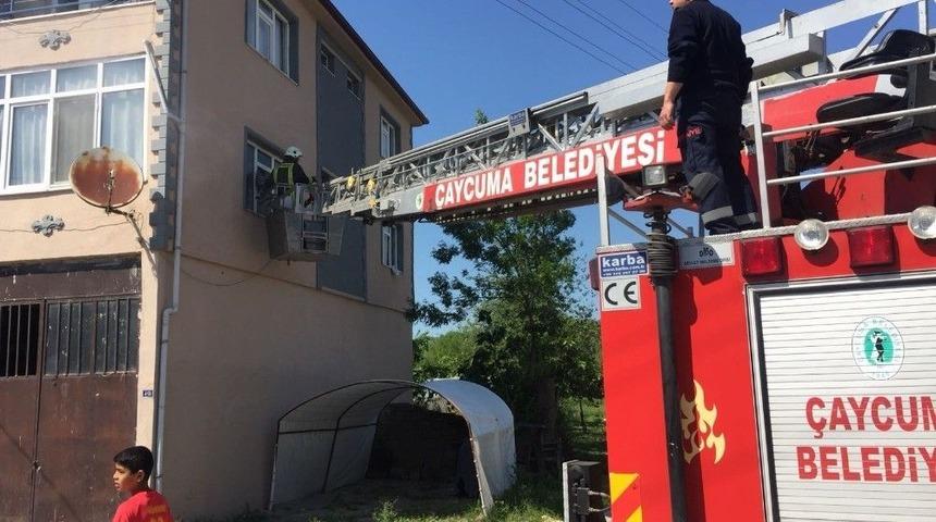 Elektrik Kontağından Çıkan Yangın Paniğe Neden Oldu