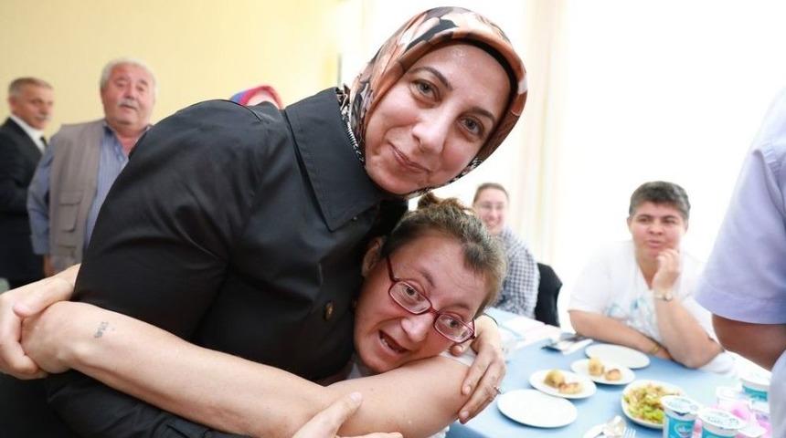 Vali &Ccedil;ift&ccedil;i Engelli Vatandaşlar İle Buluştu