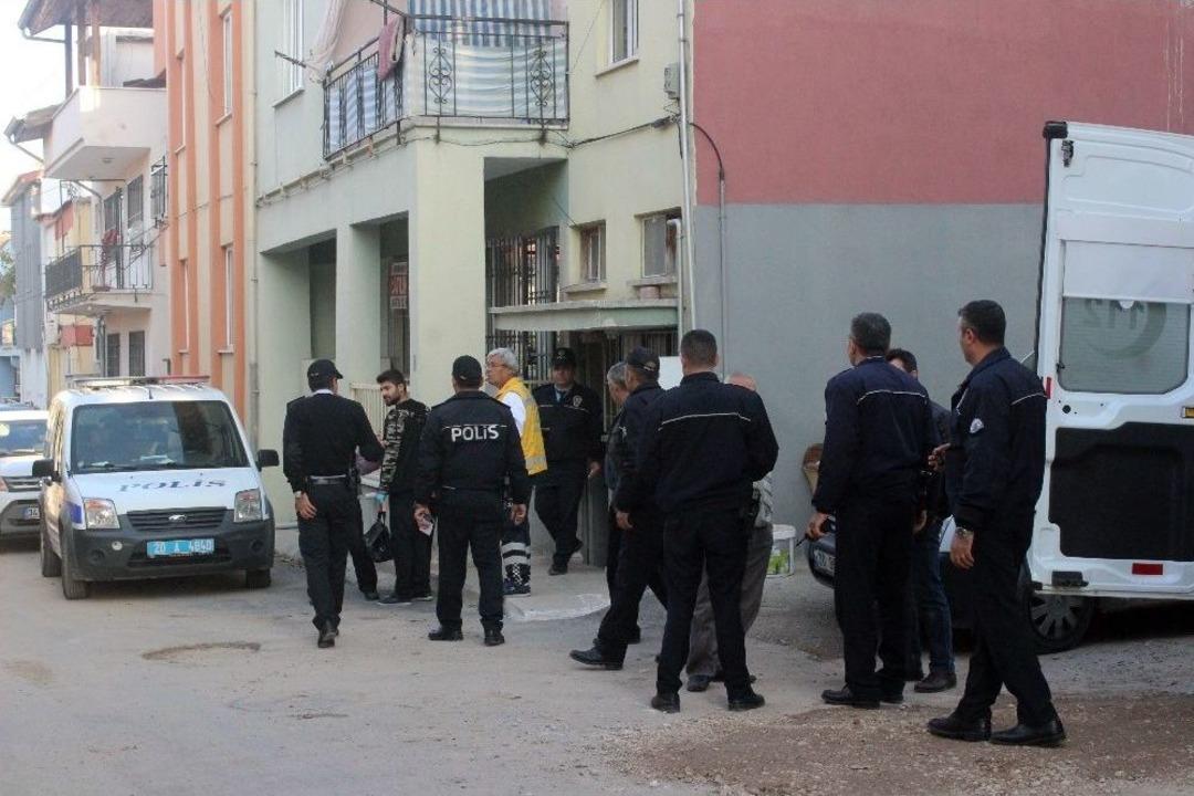 G&uuml;nd&uuml;z Vakti Eve Giren Kar Maskeli Gasp&ccedil;ılar, Darp Ettikleri Kadının Altın Ve Telefonunu &Ccedil;aldı