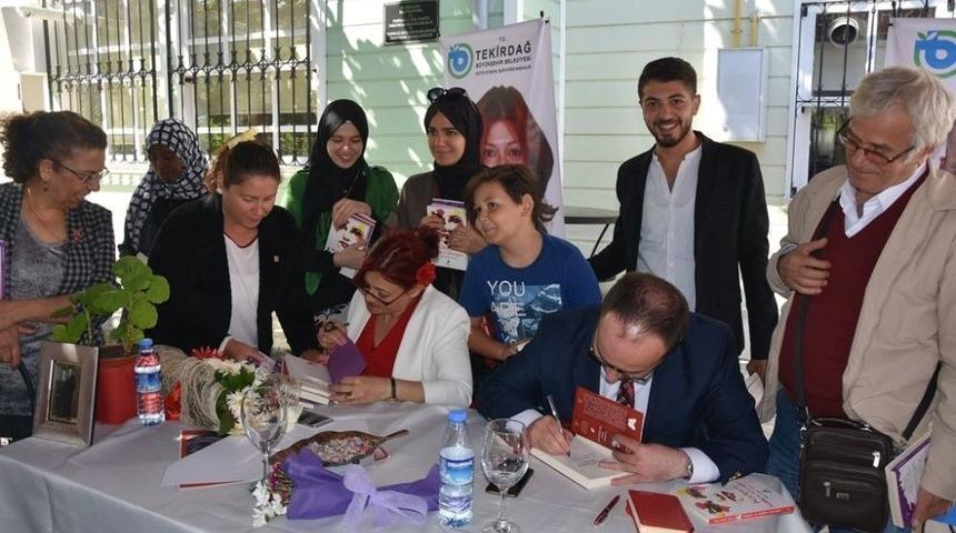 Tekirdağ&rsquo;da &lsquo;kadın&rsquo; Temalı S&ouml;yleşi Ve İmza G&uuml;n&uuml;