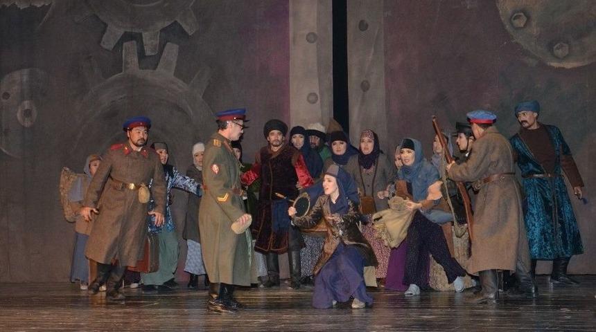 Kazak-t&uuml;rk Dostluğu Sahnelendi