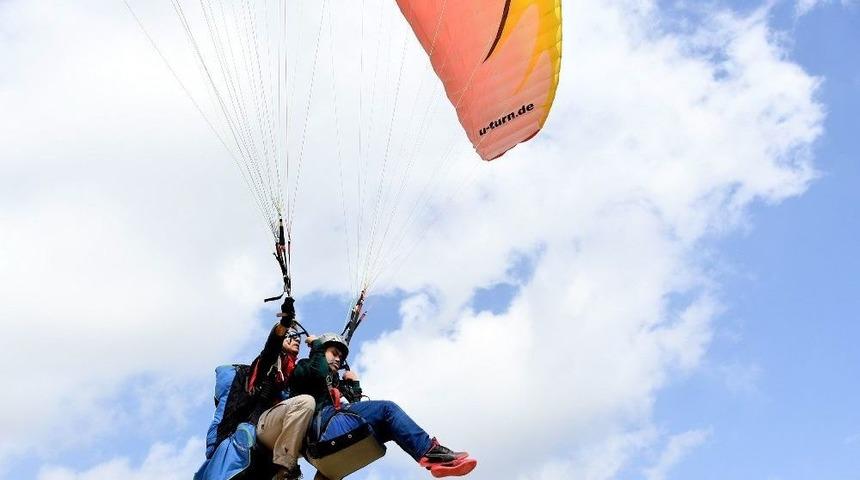 Down Sendromluların Paraş&uuml;t Keyfi