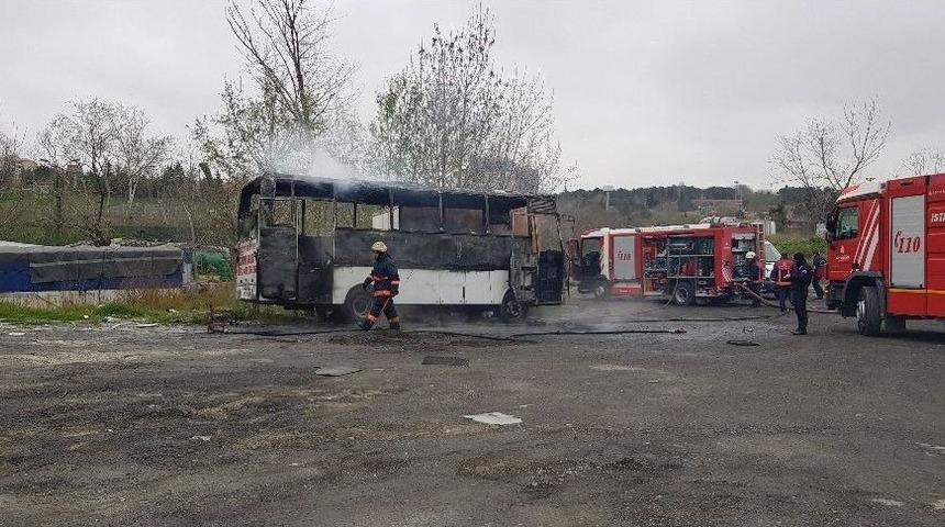 Park Halindeki Midib&uuml;s Tinerci Tarafından Yakıldı