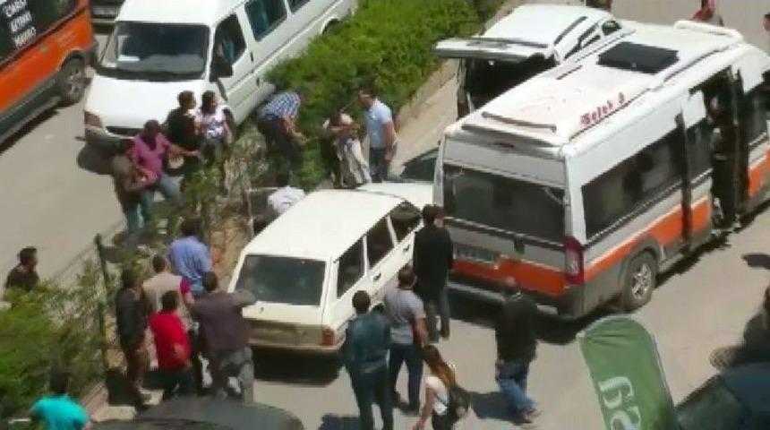 &Ouml;n&uuml; Kesilen Dolmuş Şof&ouml;r&uuml; Bı&ccedil;ağını Aldığı Saldırganı Etkisiz Hale Getirdi