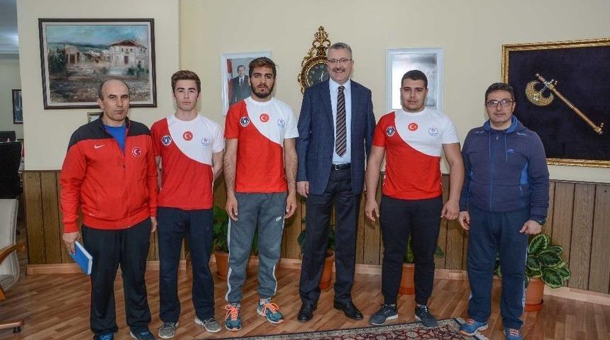 Karacabey Belediyesi&rsquo;nden G&uuml;reş Takımına Tam Destek