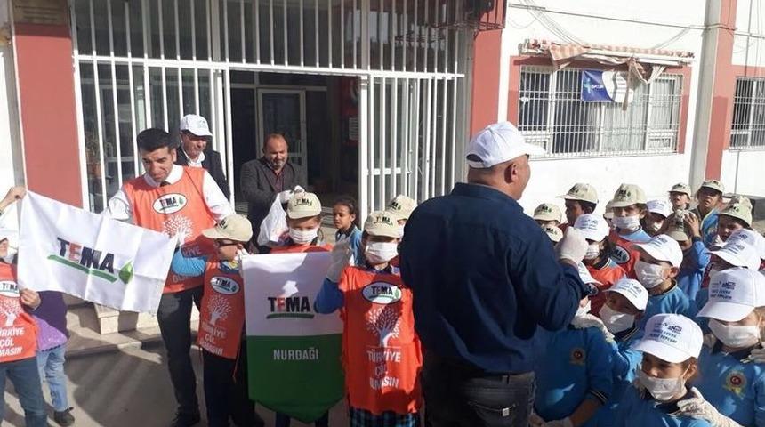 Yavru Tema G&ouml;n&uuml;lleri Okul &Ccedil;evresinde &Ccedil;&ouml;p Topladı