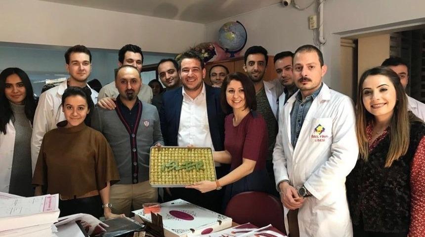 &Ouml;ğretmenlere Baklavalı Kutlama