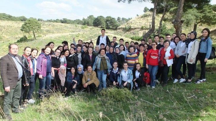 Burhaniye’de Hemşire Adayları Ağaç Dikti G1