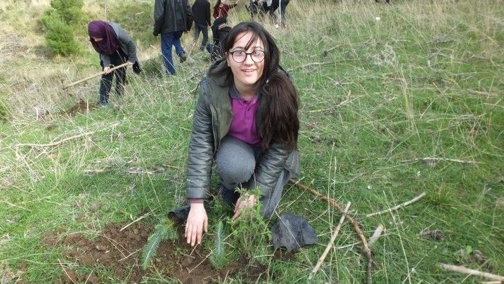 Burhaniye’de Hemşire Adayları Ağaç Dikti G4