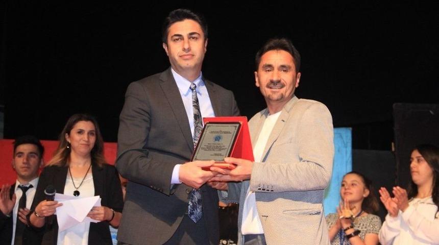 Tiyatro Gecesinde İha&rsquo;ya &Ouml;d&uuml;l