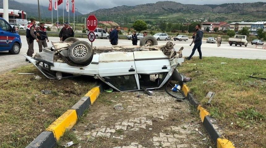 Tosya&rsquo;da 3 Kişinin Yaralandığı Kaza Kamerada