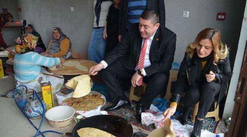 Başkan Tekin, Sergiyi Ziyaret Etti, Eşiyle Birlikte G&ouml;zleme Yaptı