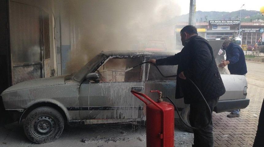 Kaynak Yapılan Otomobil Cayır Cayır Yandı