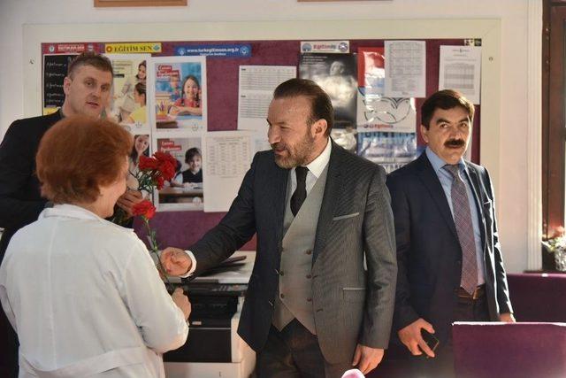 Başkan Doğan&rsquo;dan, &Ouml;ğretmenler G&uuml;n&uuml;nde Anlamlı Ziyaret 1