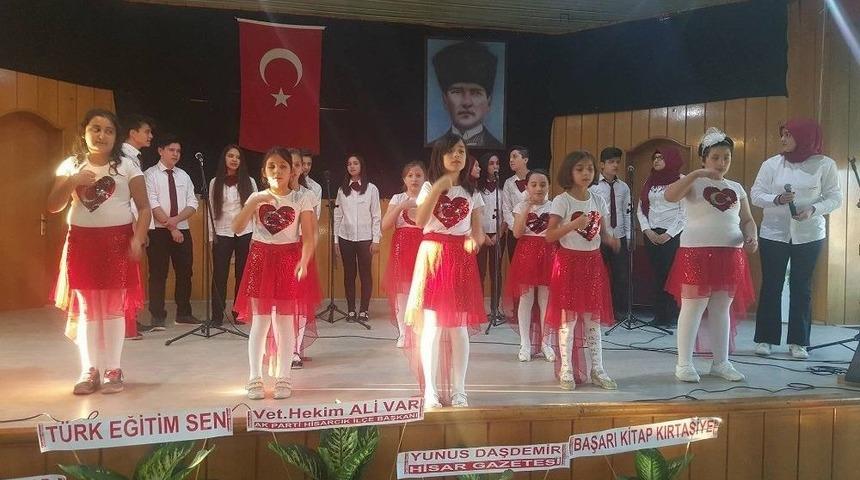 &Ouml;ğrenciler, &lsquo;benim Adım &Ouml;ğretmen&rsquo; Şarkısını İşaret Diliyle Seslendirdiler