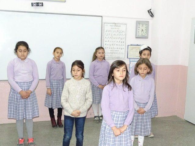 &Ouml;ğrenciler, &lsquo;benim Adım &Ouml;ğretmen&rsquo; Şarkısını İşaret Diliyle Seslendirdiler 1