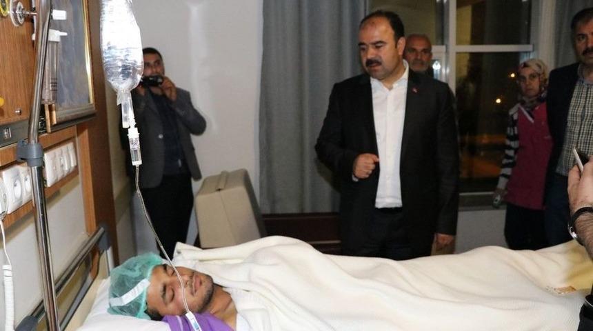 Cami İnşaatında Yaralanan İş&ccedil;iler Hastanede Ziyaret Edildi