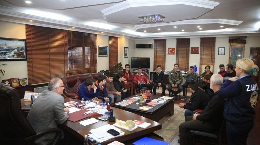 Başkan Yılmazer, Gen&ccedil;leri Makamında Ağırladı