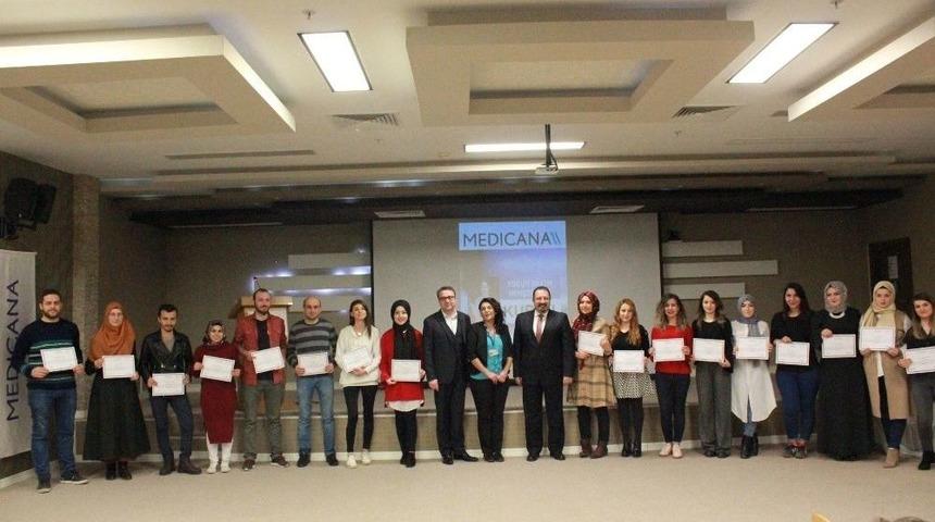 Yoğun Bakım Hemşireleri Sertifikalarını Aldı